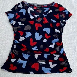 INC INTERNATIONAL CONCEPTS V NECK HEART PATTERN ON A NAVY BLOUSE